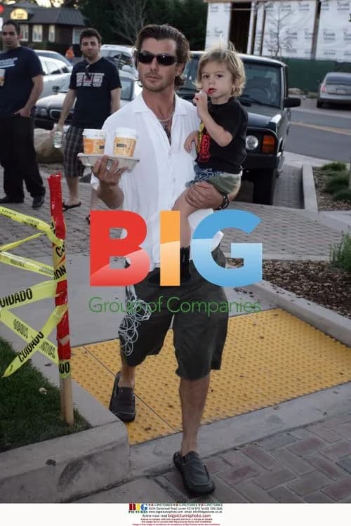 Gavin Rossdale stops at Starbucks in Malibu with son