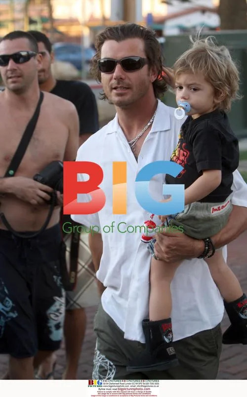 Gavin Rossdale and son Kingston at Starbucks