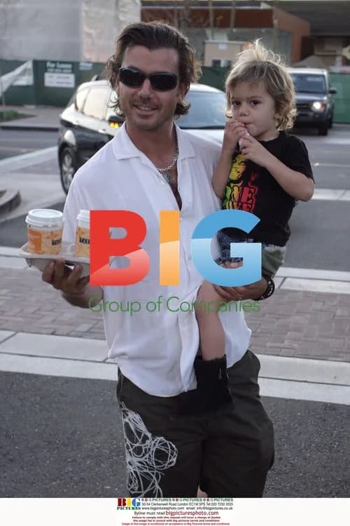 Gavin Rossdale at Starbucks in Malibu with son