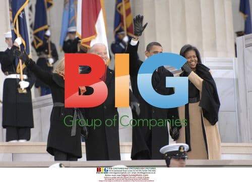 Biden, Obama wave to crowd at inauguration