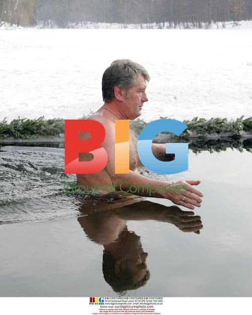 Ukrainian President Yushchenko swims in icy lake