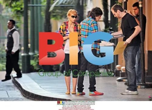 Ronnie Wood and Ekaterina Ivanova shopping