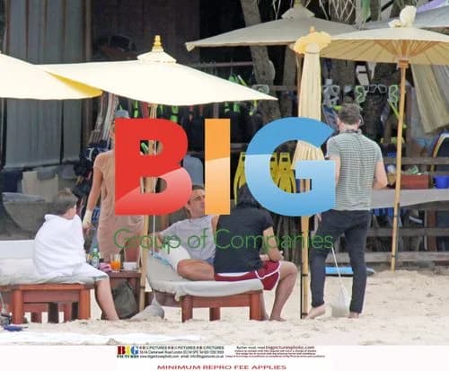 Kate Moss and friends relax on Thai beach