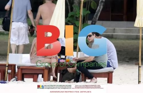 Kate Moss and Jamie Hince on Thai vacation