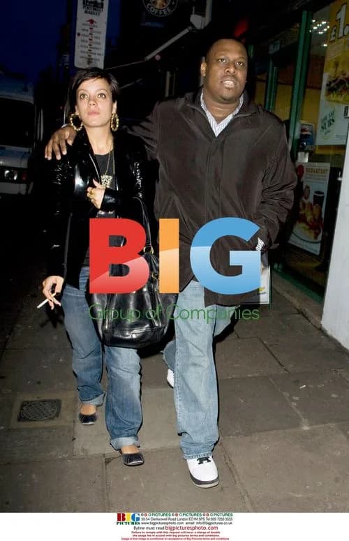 Lily Allen shops on Portabello Rd in London