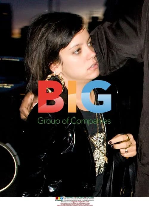 Lily Allen shops on Portabello Road