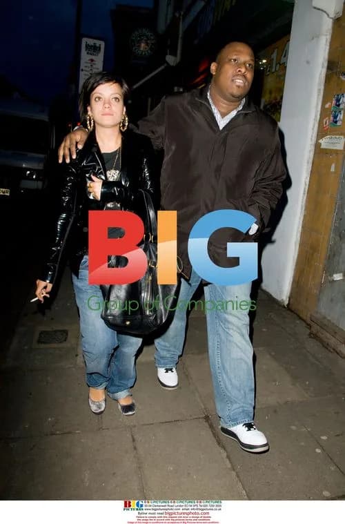 Lily Allen shops on Portabello Road