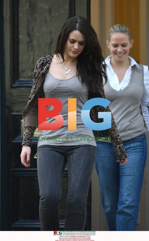 Kelly Brooks friend moves with paparazzi