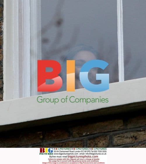 Kelly Brooks and friend Suzy Amy moving to new place