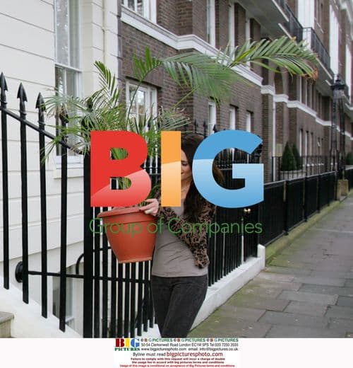 Kelly Brooks friend Suzy Amy moving to new flat