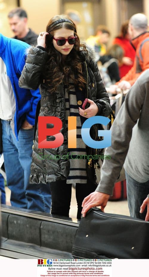 Michelle Trachtenberg Flies Budget Airline