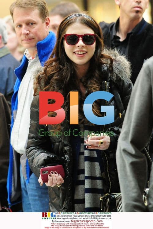 Michelle Trachtenberg Flies on Budget Airline