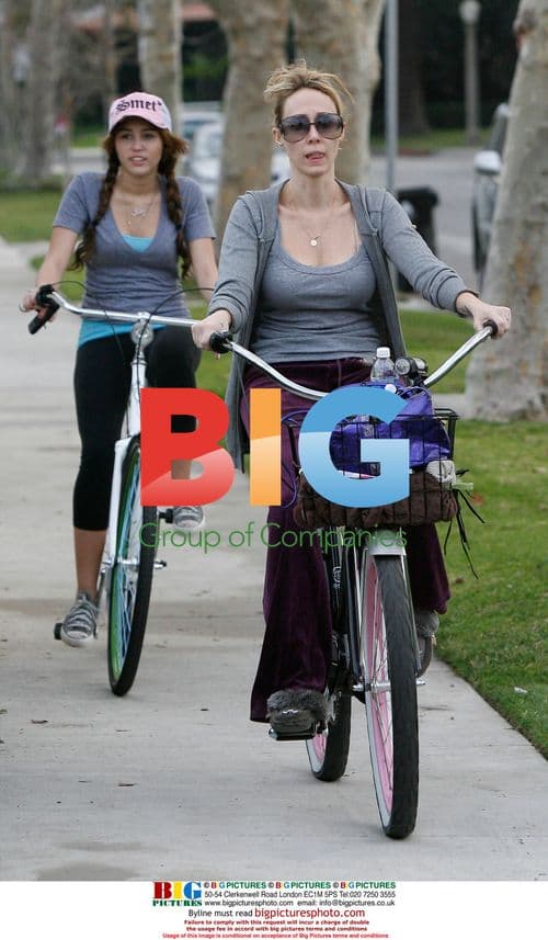 Miley Cyrus leaves Pilates class with mom