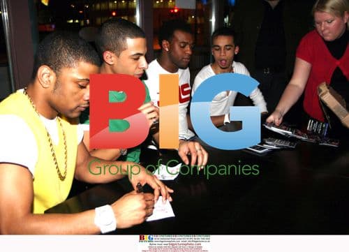 JLS Perform at Chicago Rock Cafe