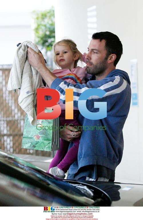 Ben Affleck shields daughter Violet