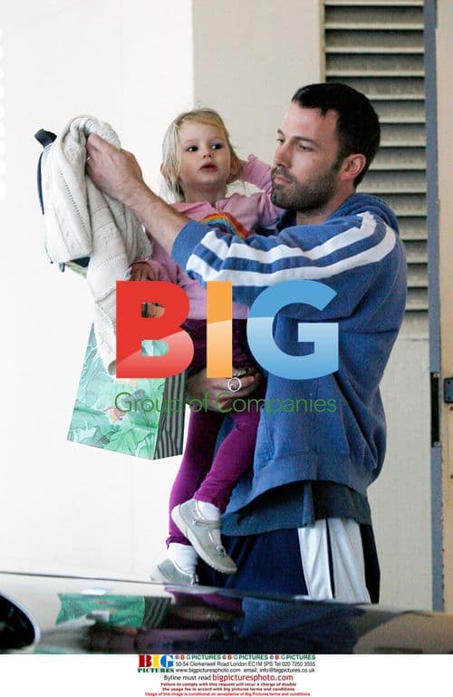 Ben Affleck shields daughter Violet