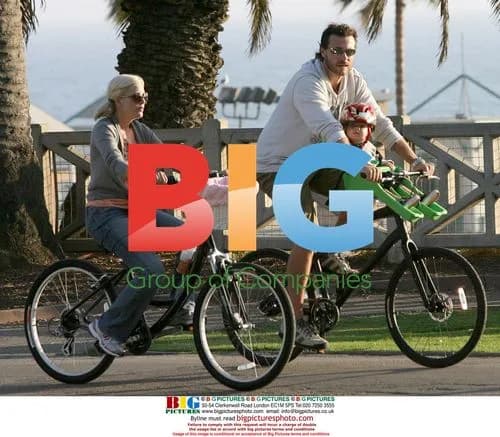 Tori Spelling and Dean McDermott bike ride with son