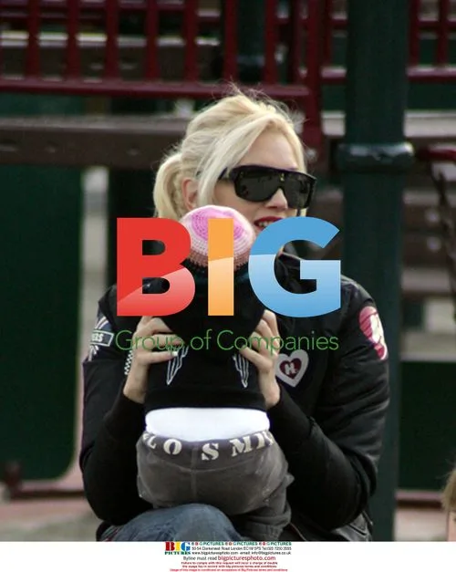 Gwen Stefani with sons in park