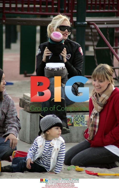 Gwen Stefani with sons in park