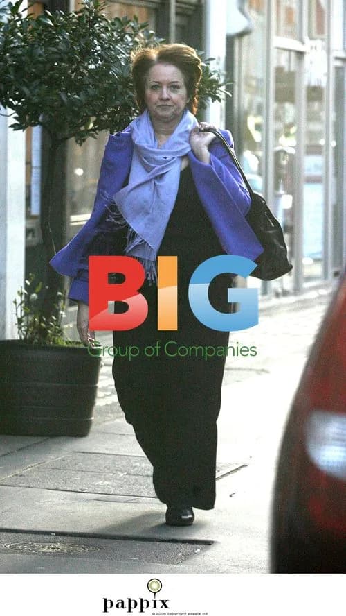 Anne Diamond spotted in London with triple chin