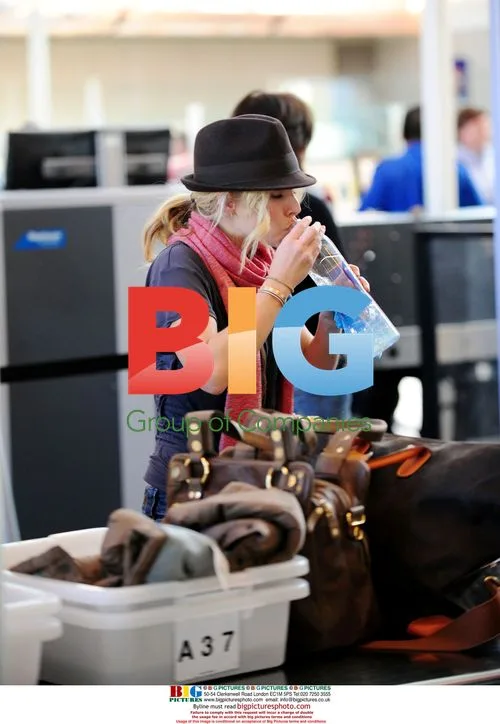 Kristen Bell Departs LAX
