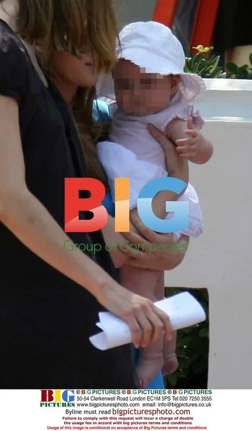 Isla Fisher and daughter on 'Confessions' set
