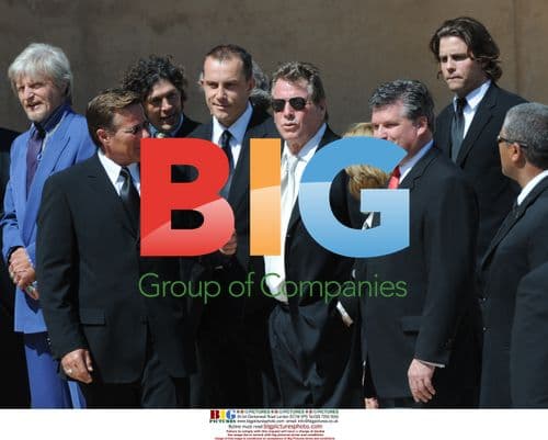 Ryan O'Neal arrives for Farrah Fawcett's funeral