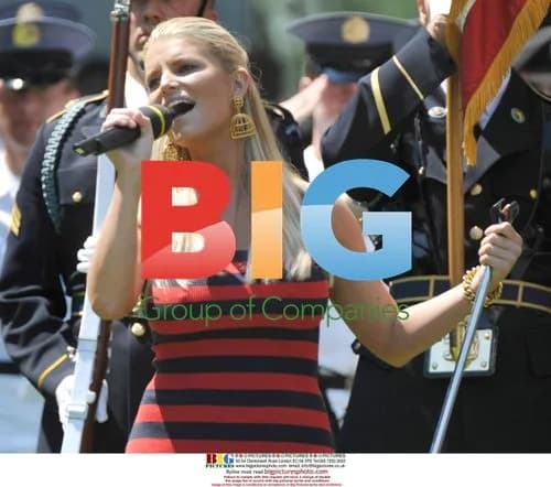 Jessica Simpson sings National Anthem at AT&T National