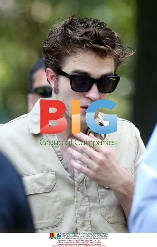 Robert Pattinson and Emilie de Ravin on "Remember Me" Set