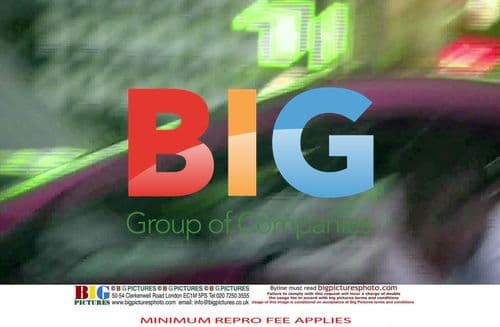 Cristiano Ronaldo breaks car window