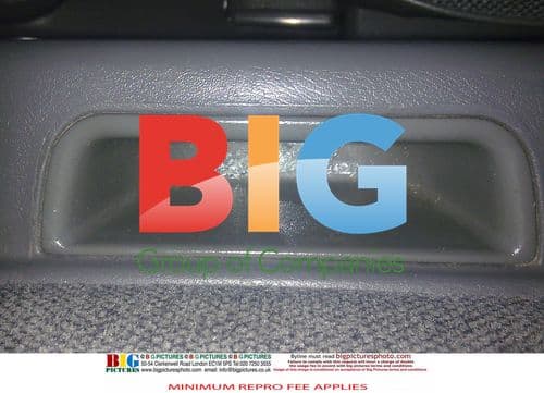 Cristiano Ronaldo breaks car window