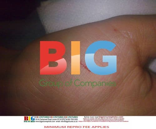 Cristiano Ronaldo breaks car window