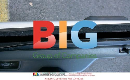 Cristiano Ronaldo breaks car window