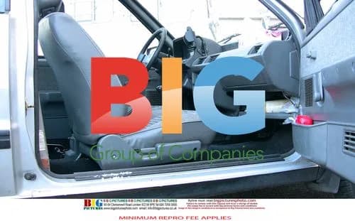 Cristiano Ronaldo breaks car window