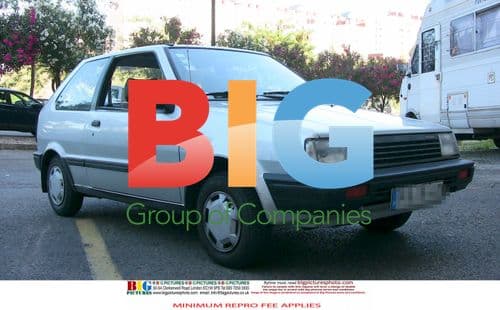 Cristiano Ronaldo breaks car window