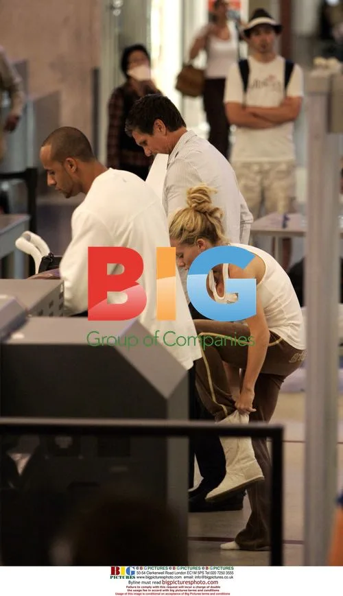 Newlywed Kendra Wilkinson Departs LAX