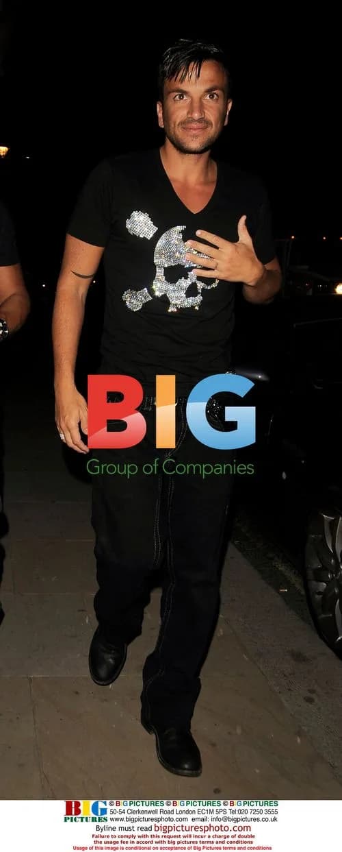 Peter Andre and brother return to hotel