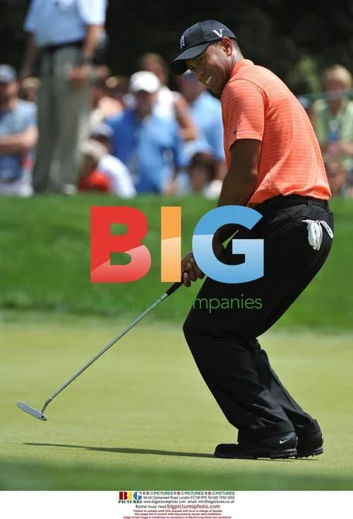 Tiger Woods Reacts to Missed Putt