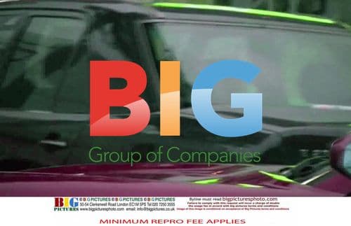 Cristiano Ronaldo breaks car window