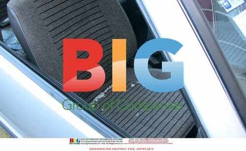 Cristiano Ronaldo breaks car window