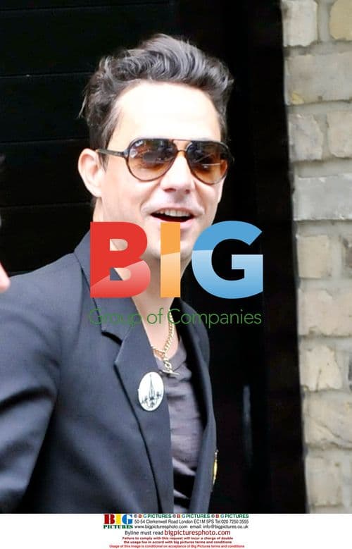 Jamie Hince seen leaving Kate Moss's house