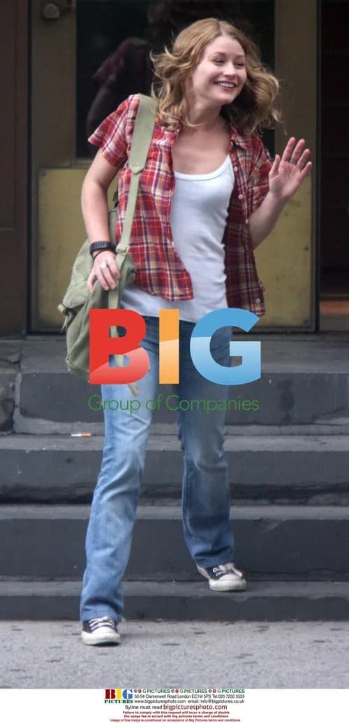 Emilie de Ravin on 'Remember Me' set