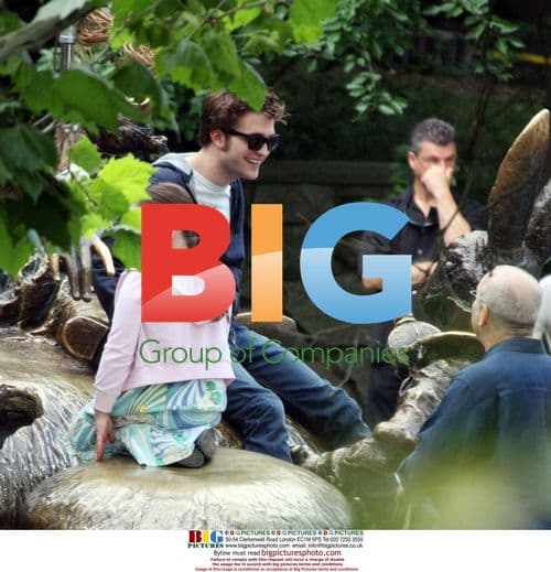 Robert Pattinson on set of 'Remember Me'