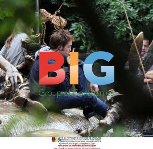 Robert Pattinson on Set of 'Remember Me'