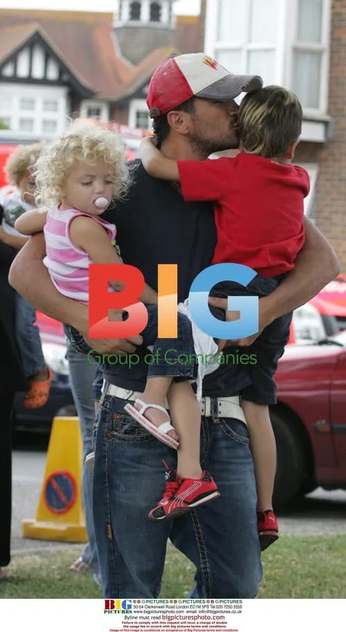 Peter Andre takes kids to fair in Sussex