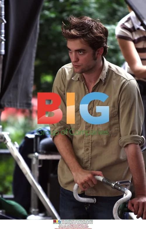 Emilie De Ravin and Robert Pattinson on 'Remember Me' Set