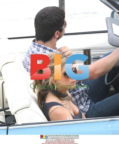 Aniston and Butler on 'The Bounty' set