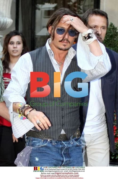 Johnny Depp leaves Paris hotel