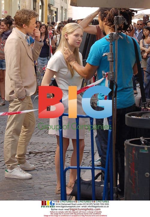 Christopher Egan and Amanda Seyfried filming "Letters to Juliet"