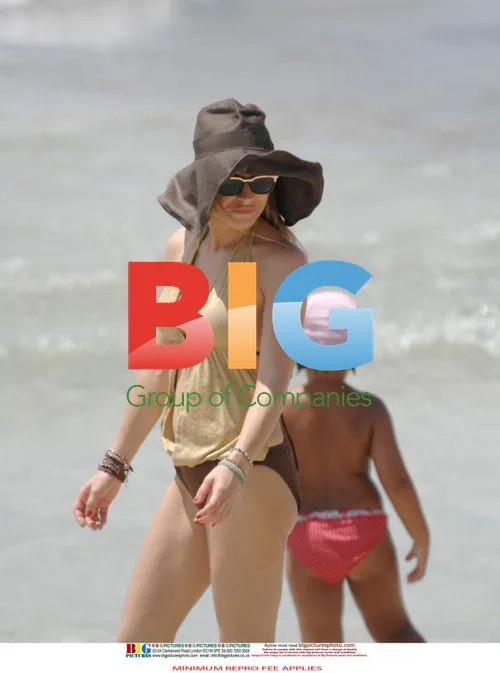 Elen Rives in Ibiza with Kids